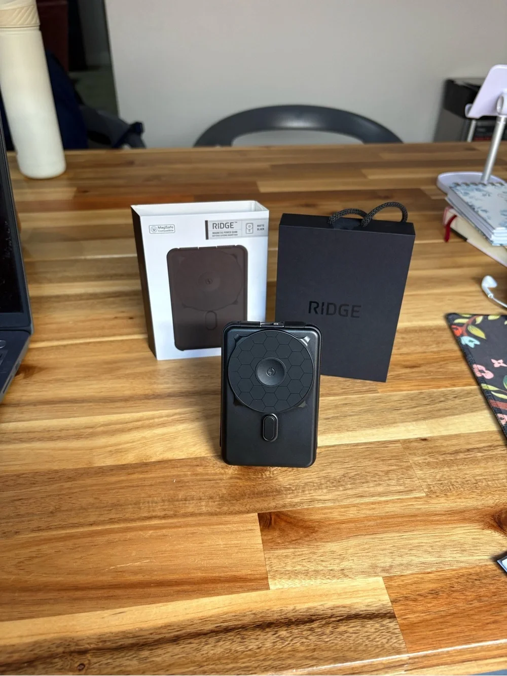 MagSafe-Compatible Black Wireless Power Bank